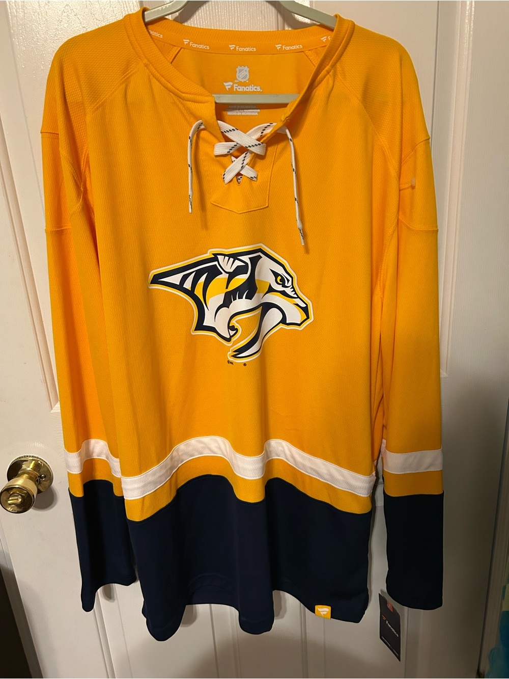 NWT Fanatics Nashville Predators Lace-Up Hockey Jersey
